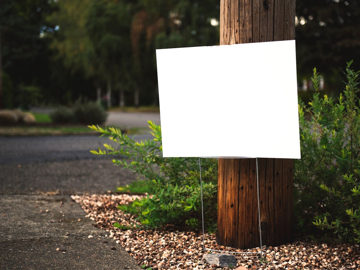 Custom real estate yard sign